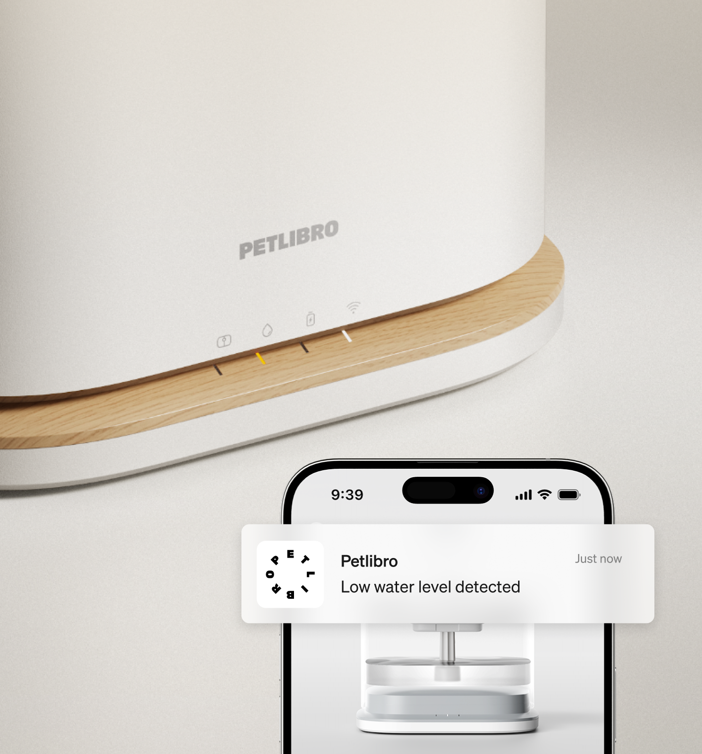 Petlibro PETLIBRO pet litter box for cat, white with wood trim, close-up with app alert on smartphone screen